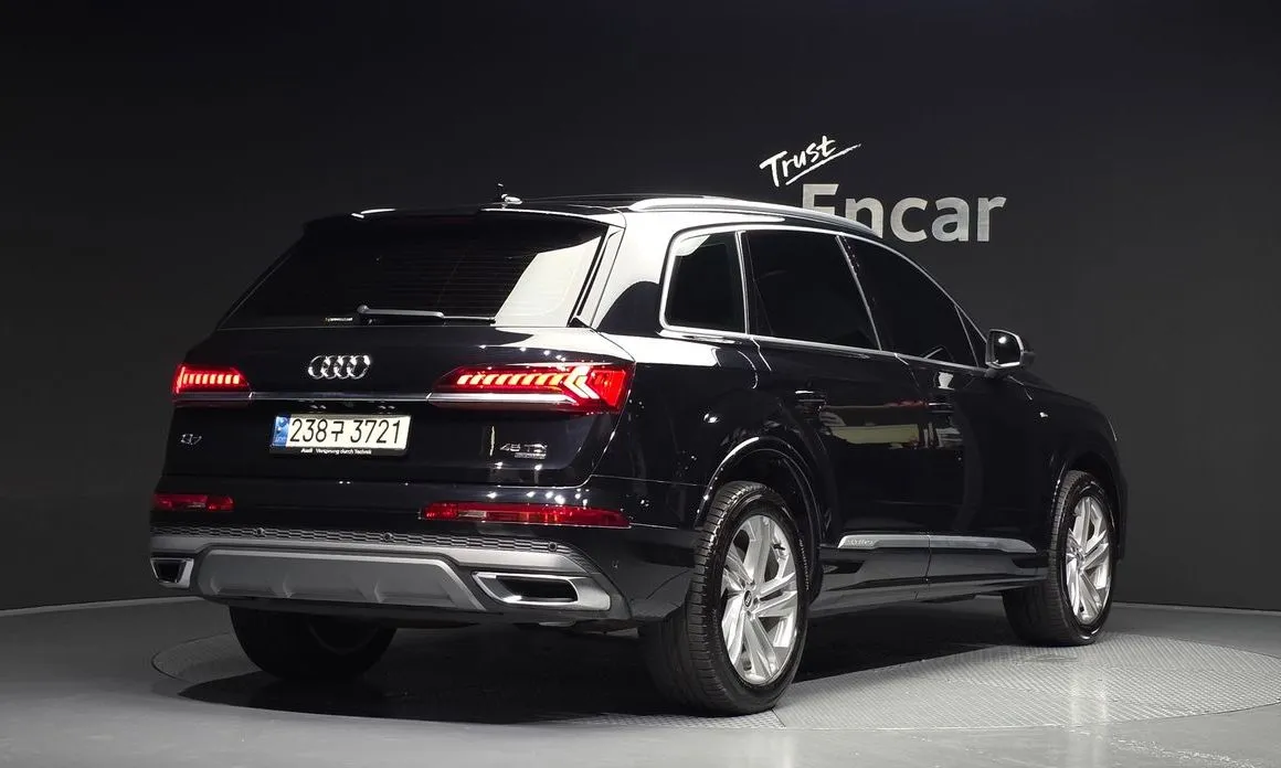 Audi Q7 — фото 6