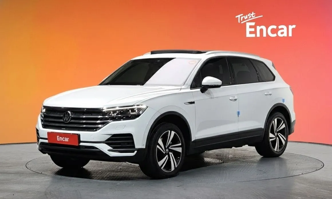 Volkswagen Touareg — фото 1