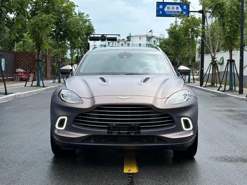 Aston Martin DBX — фото 5