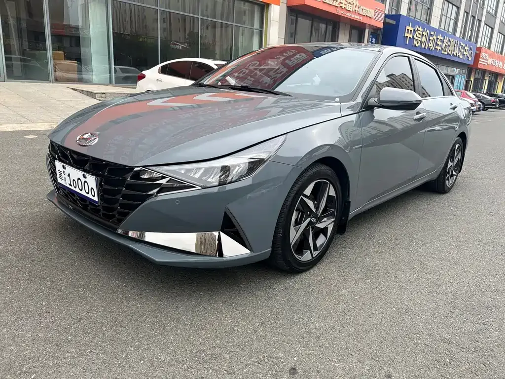 Hyundai Elantra — фото 1