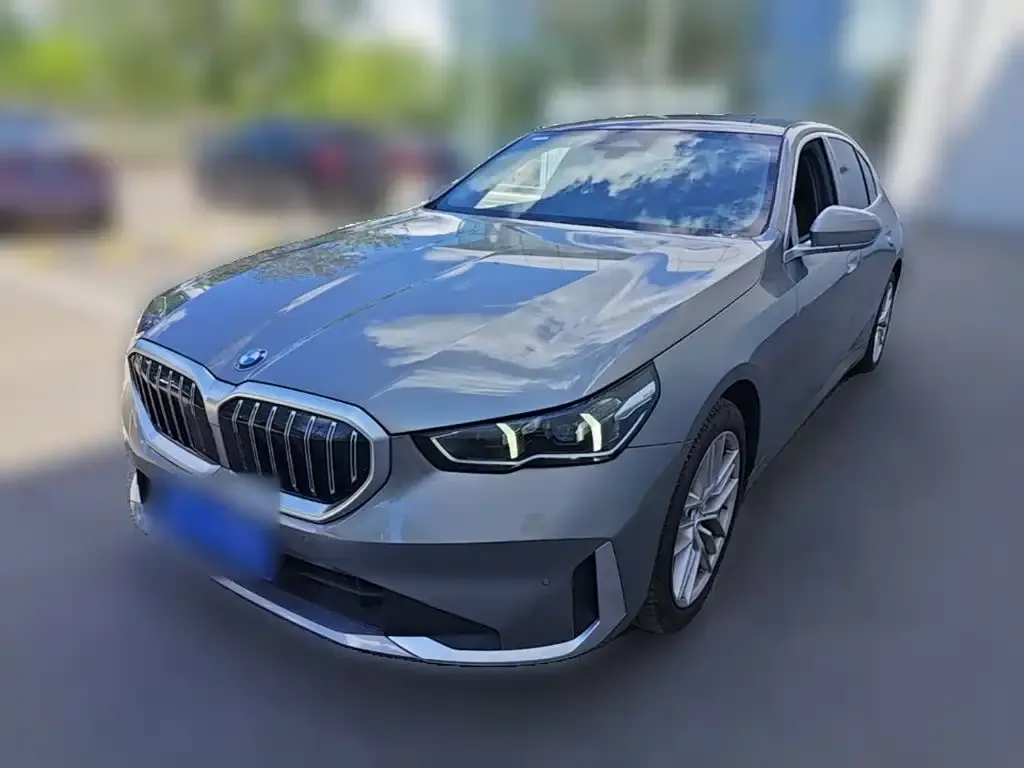 BMW 5 Series — фото 1