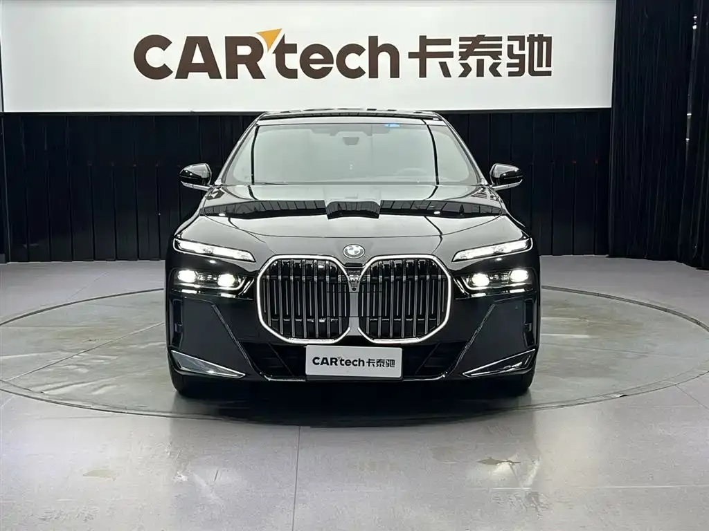 BMW 7 Series — фото 2