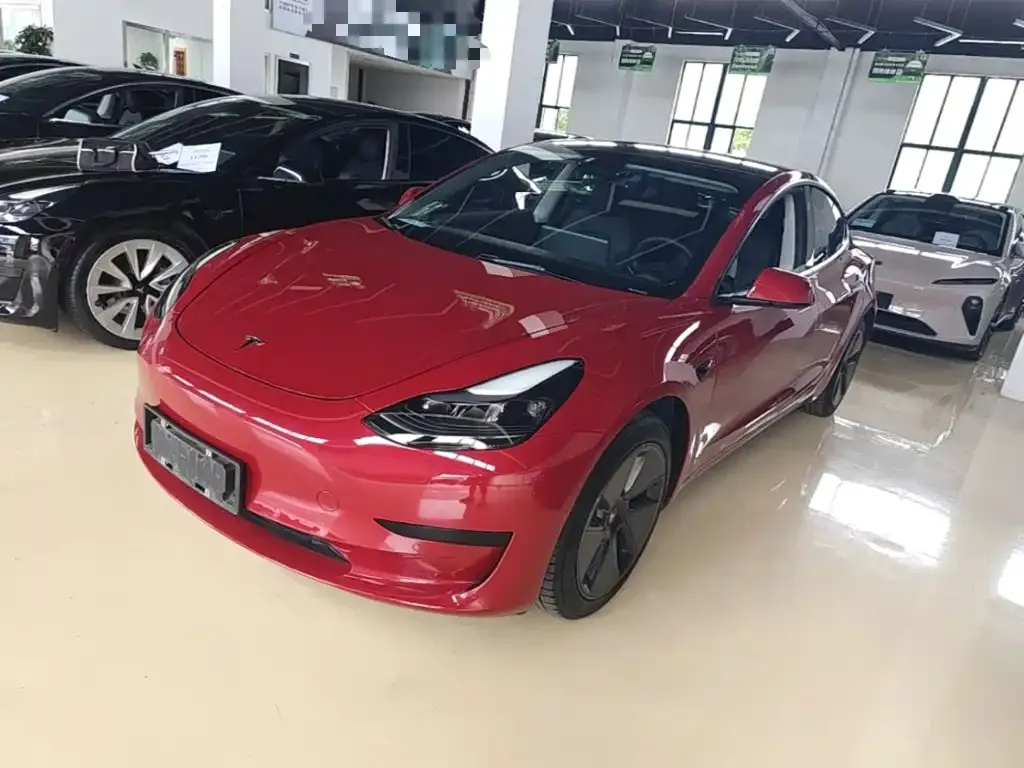 Tesla Model 3 — фото 1