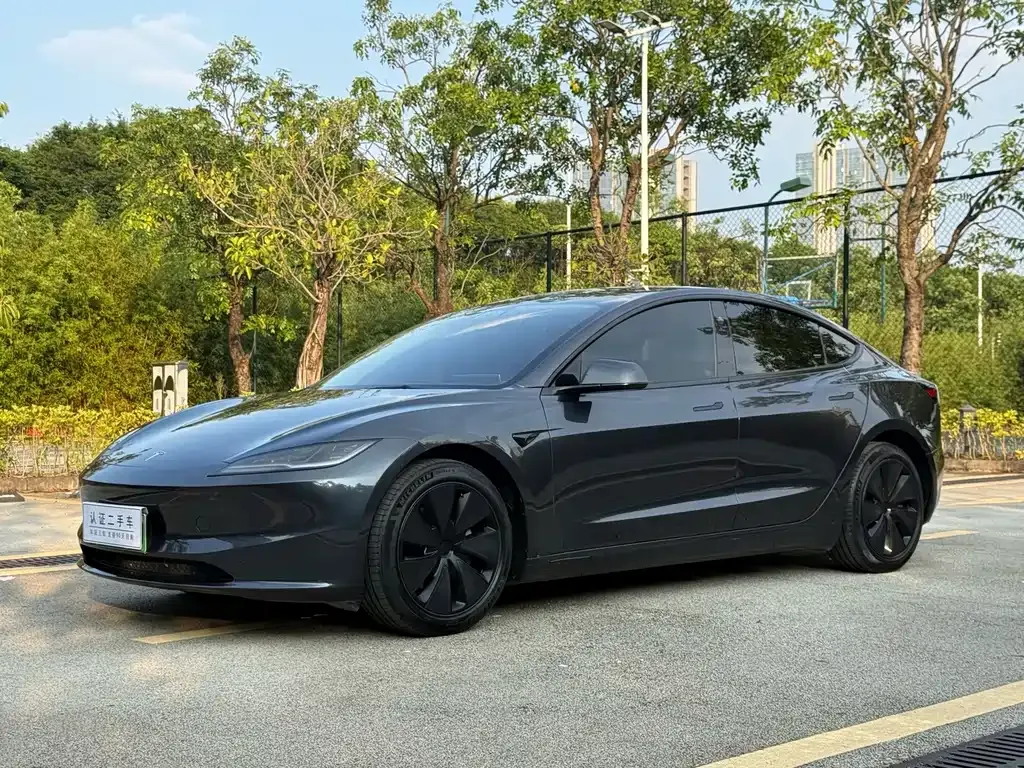 Tesla Model 3 — фото 1