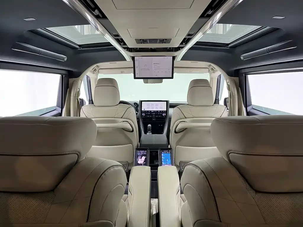 Toyota Vellfire — фото 10