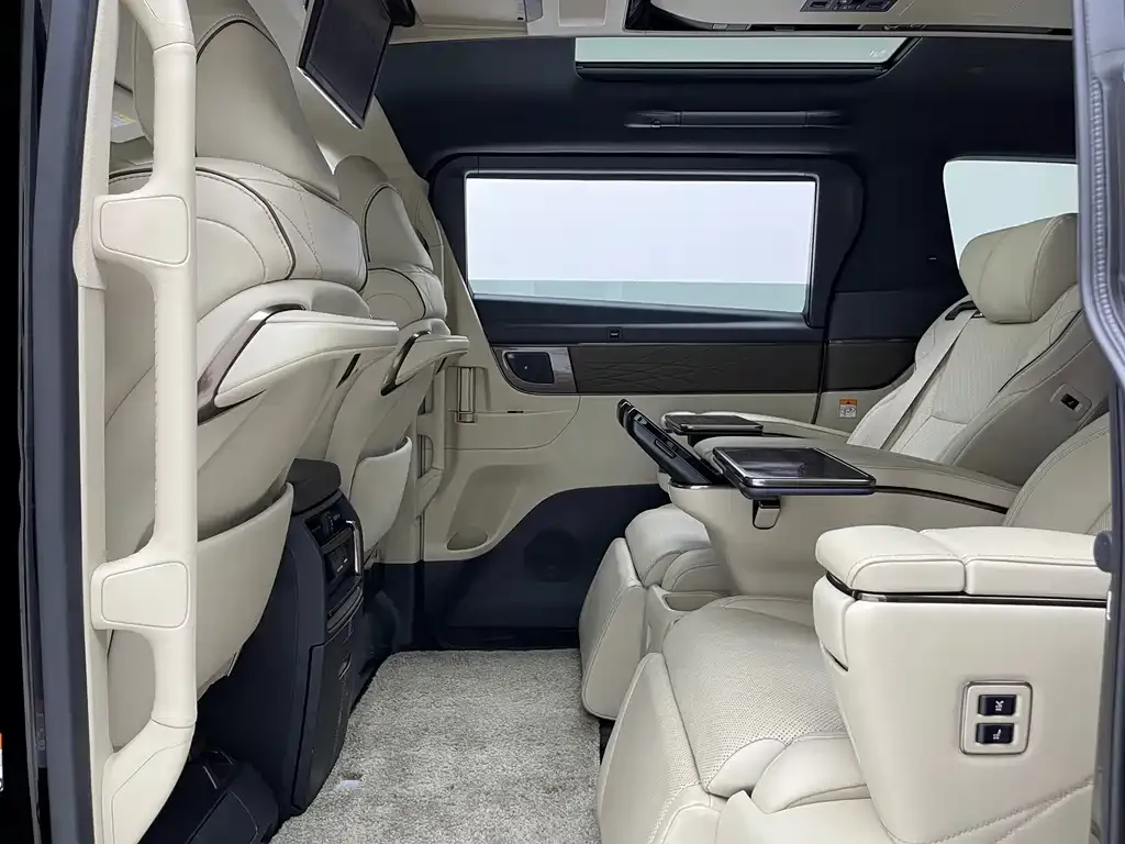 Toyota Vellfire — фото 8