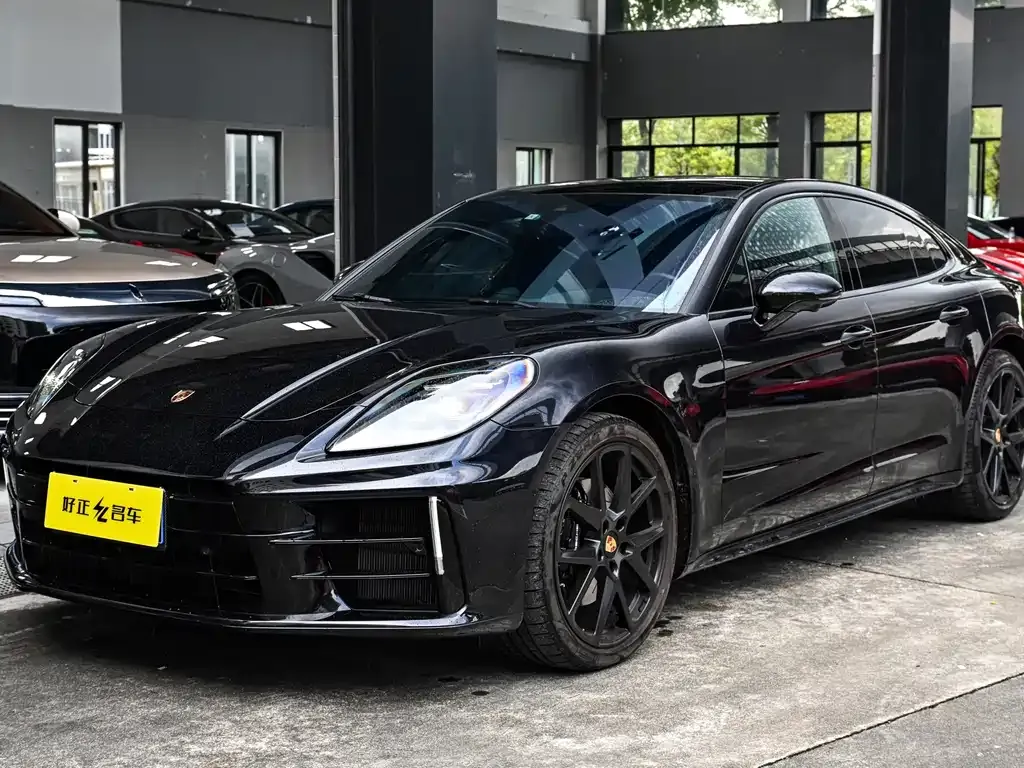 Porsche Panamera — фото 1