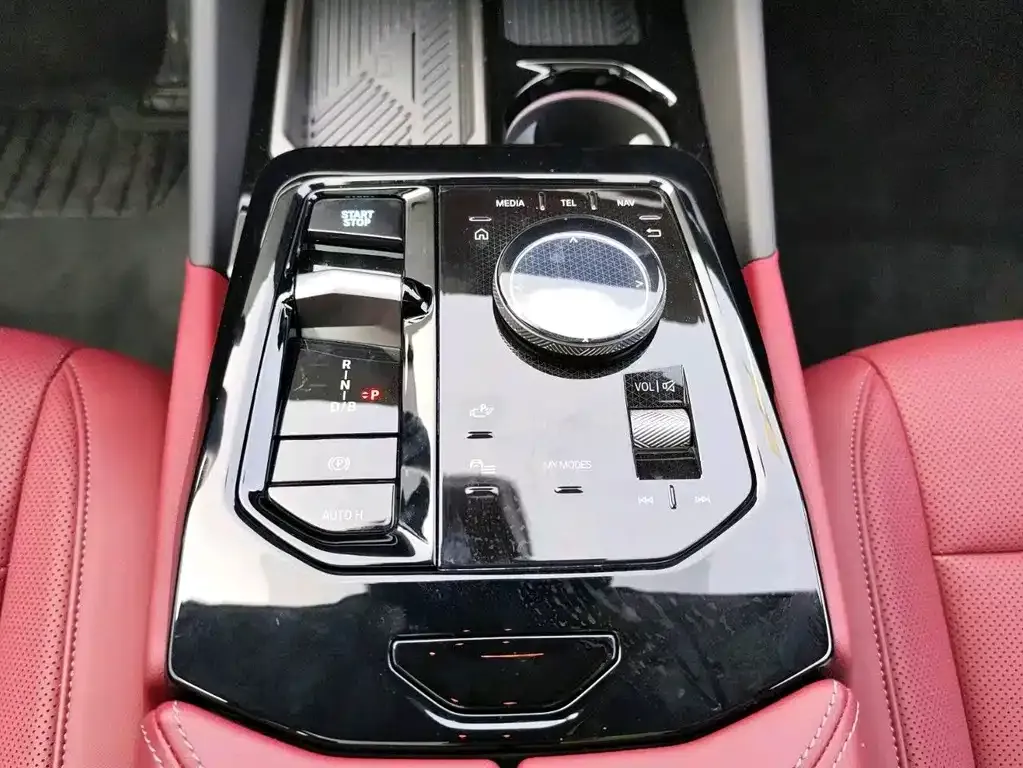 BMW i5 — фото 4