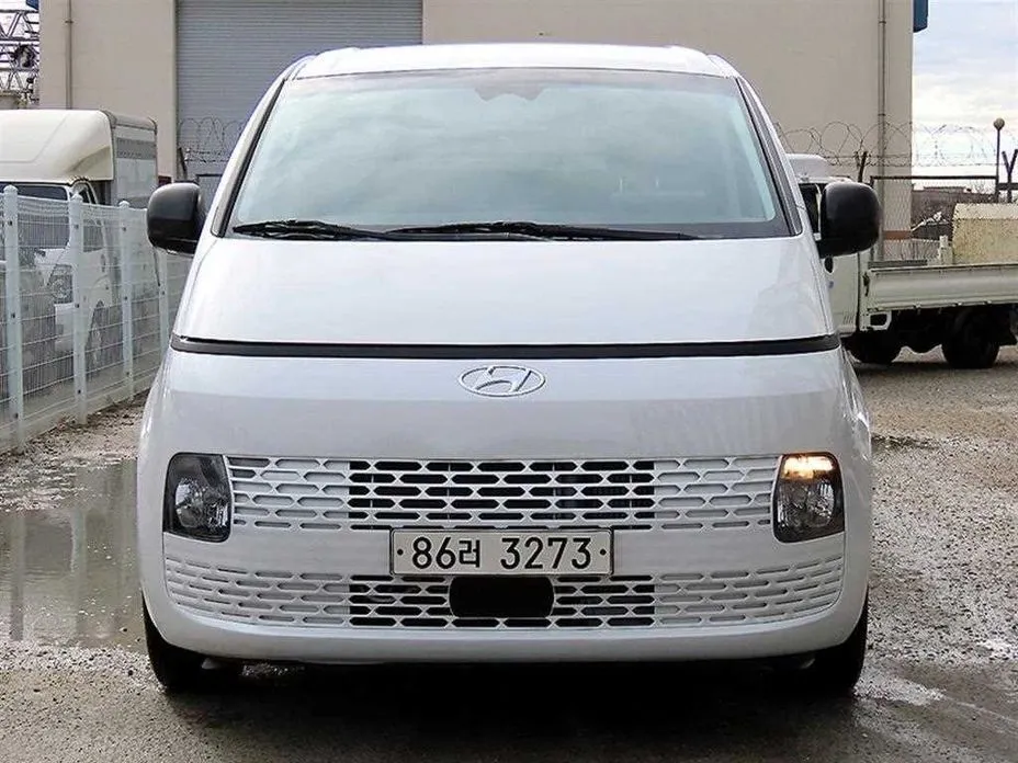 Hyundai Staria — фото 1