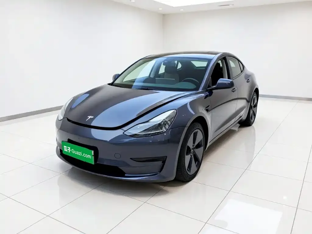 Tesla Model 3 — фото 1