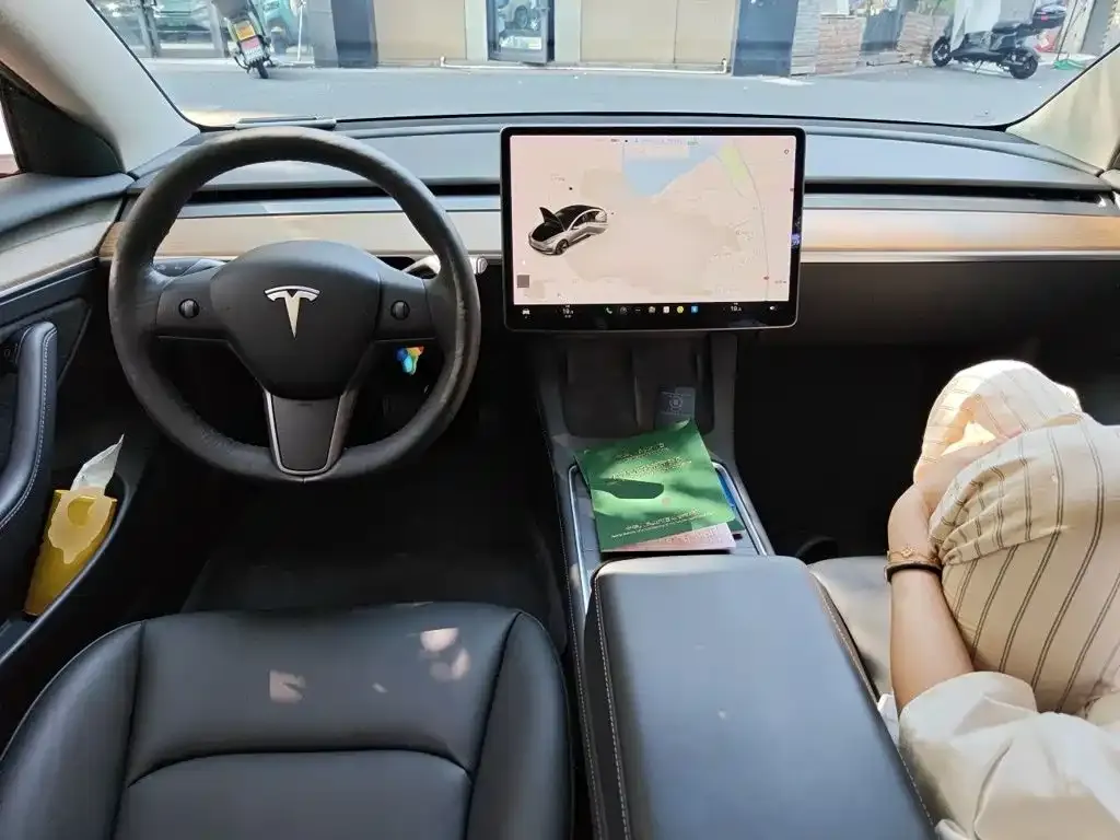 Tesla Model 3 — фото 10