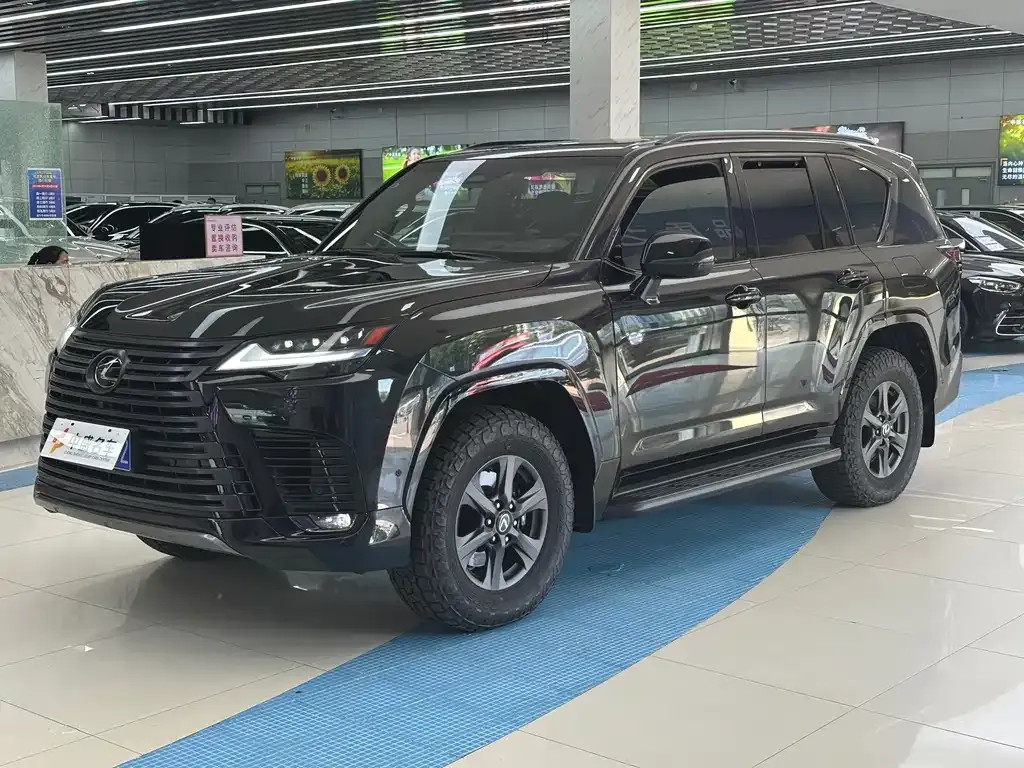 Lexus LX — фото 1