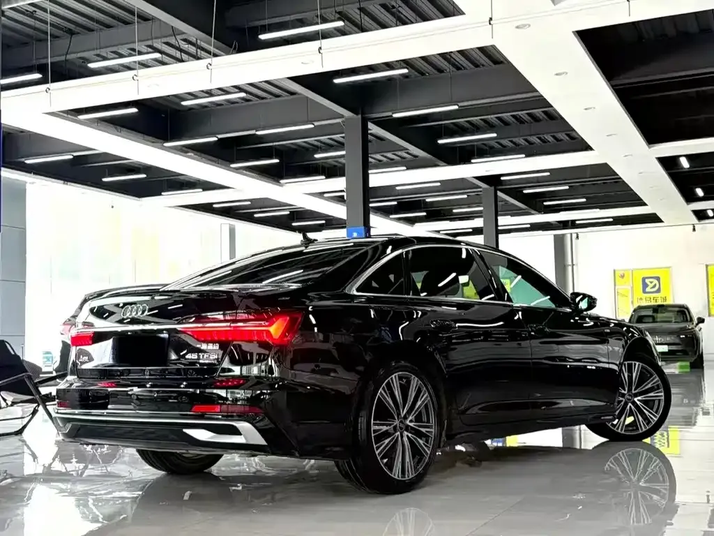 Audi A6L — фото 8