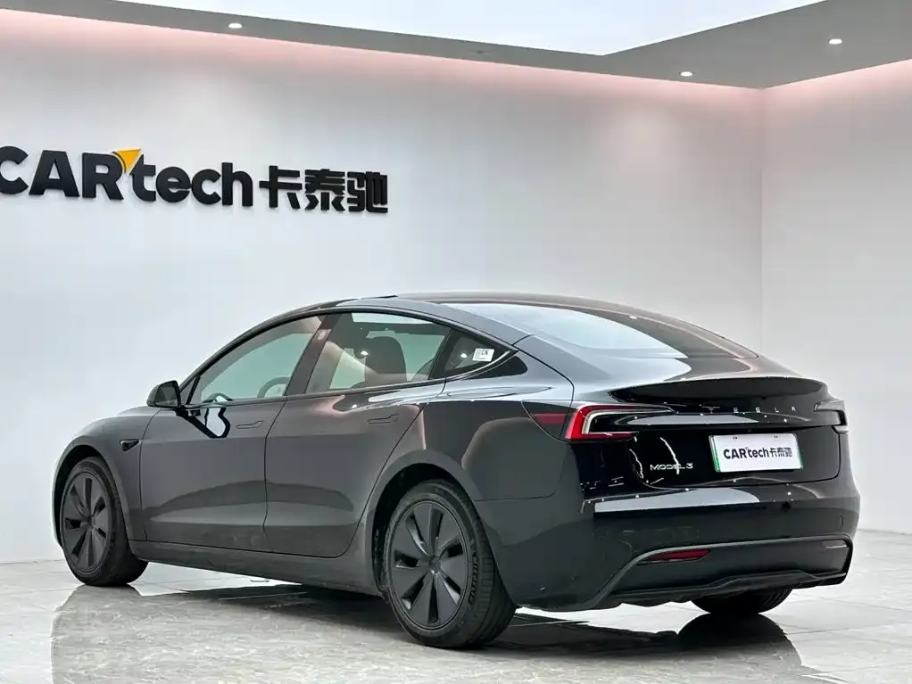 Tesla Model 3 — фото 4