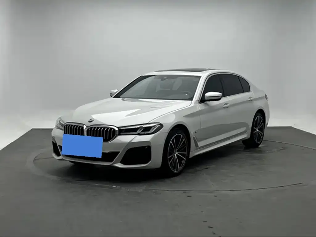 BMW 5 Series — фото 1