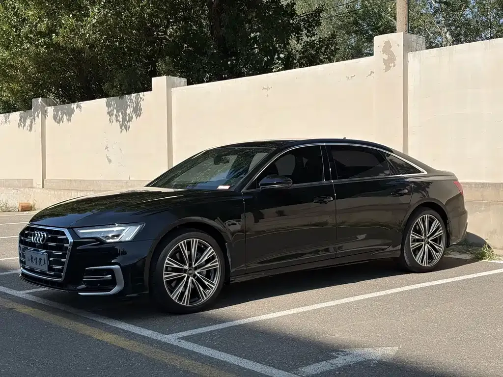 Audi A6L — фото 1