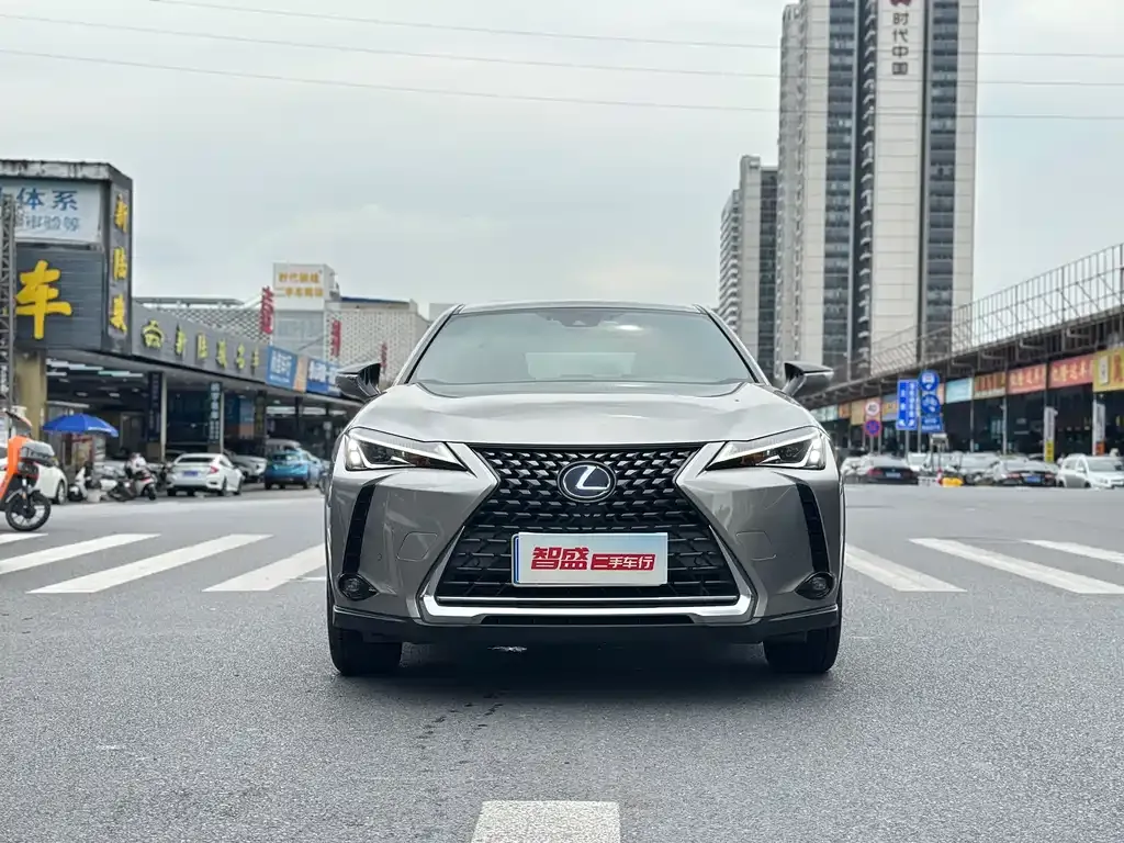 Lexus UX — фото 1