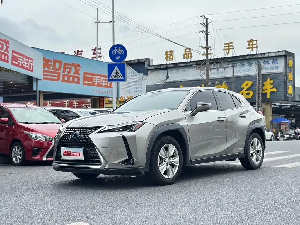 Lexus UX — фото 6