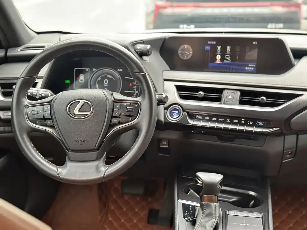 Lexus UX — фото 3