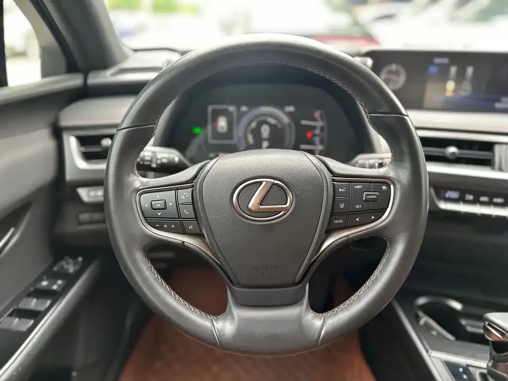 Lexus UX — фото 10