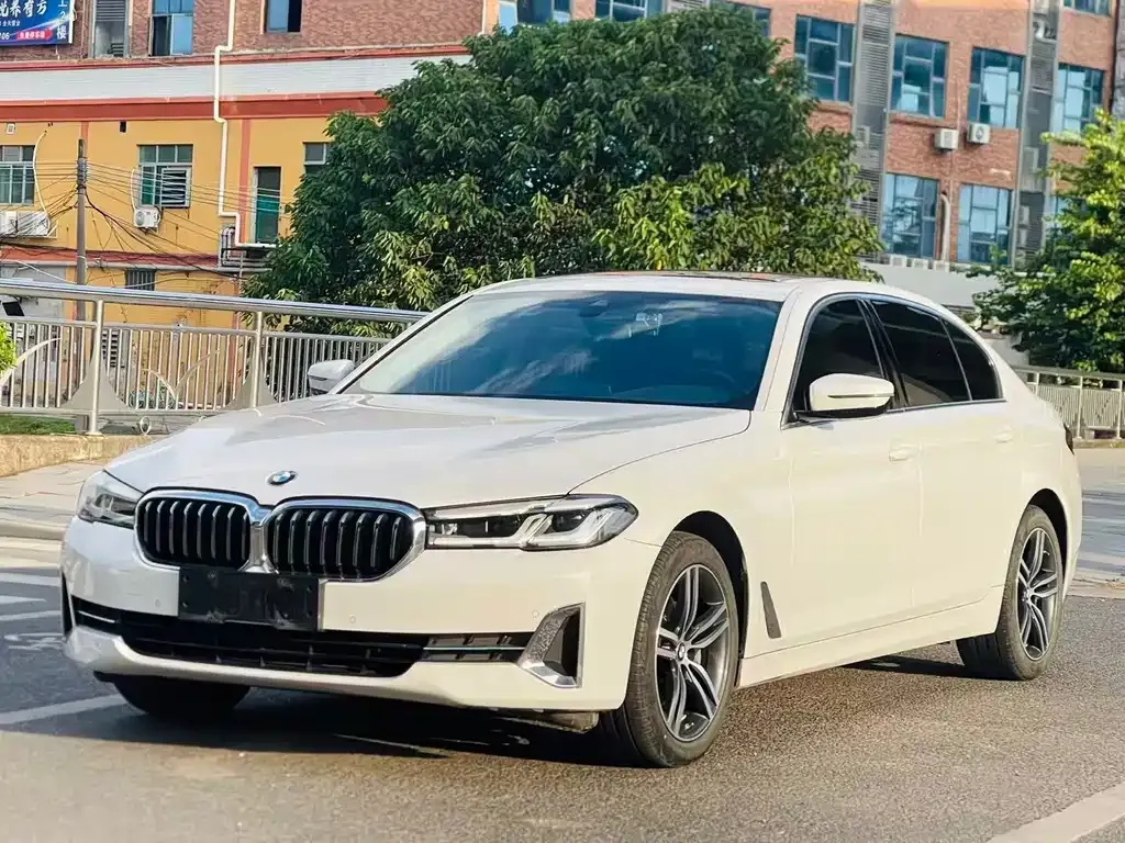 BMW 5 Series — фото 1
