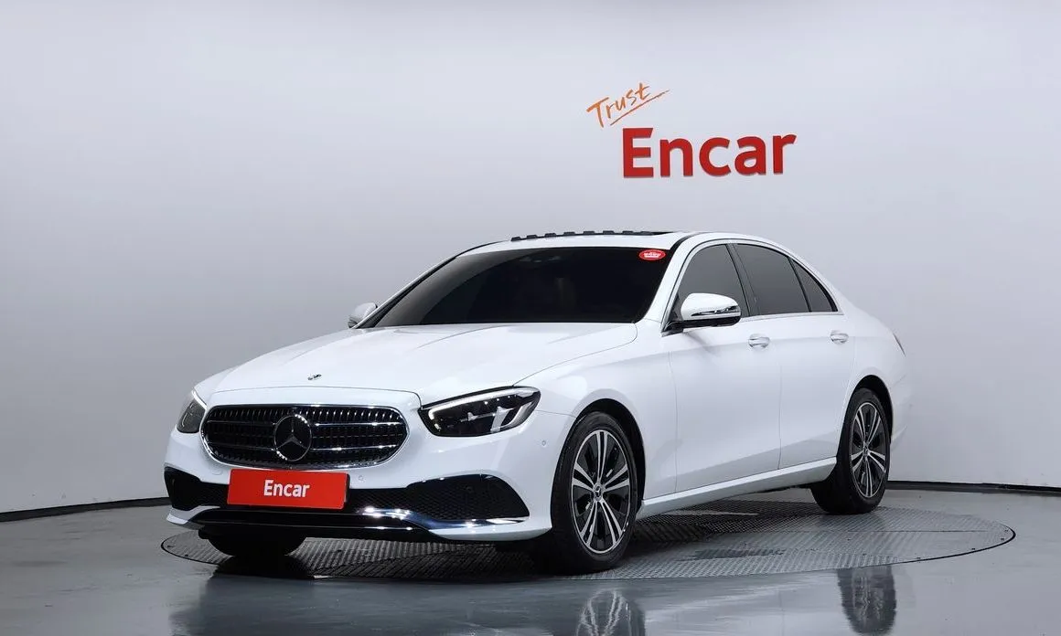 Mercedes-Benz E-Class — фото 1