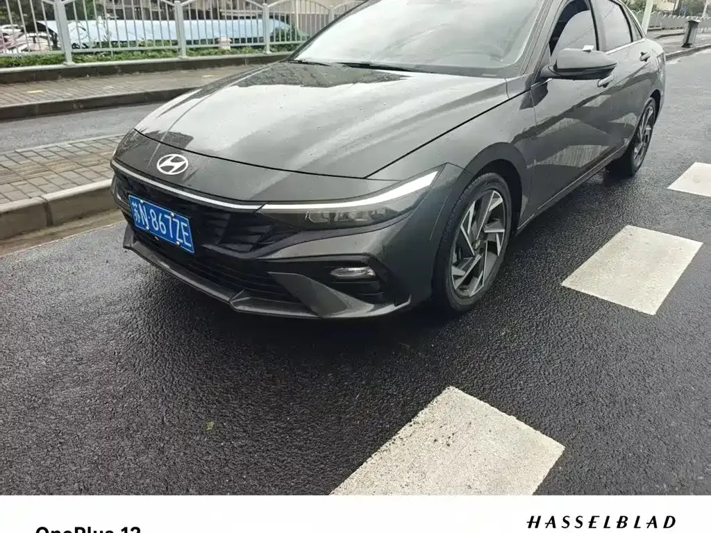 Hyundai Elantra — фото 1