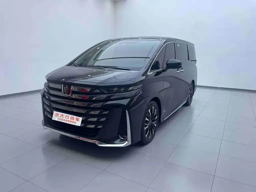 Toyota Vellfire — фото 1