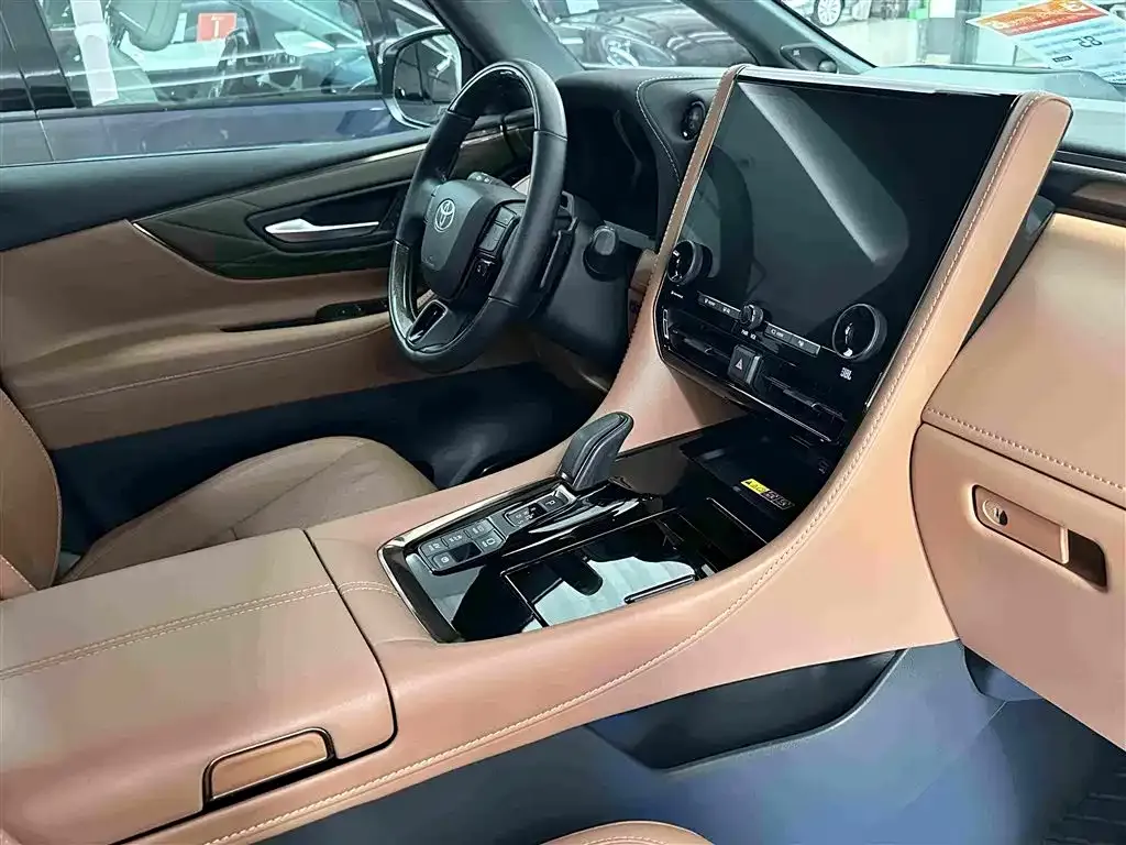 Toyota Alphard — фото 3