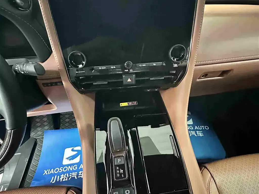 Toyota Alphard — фото 4
