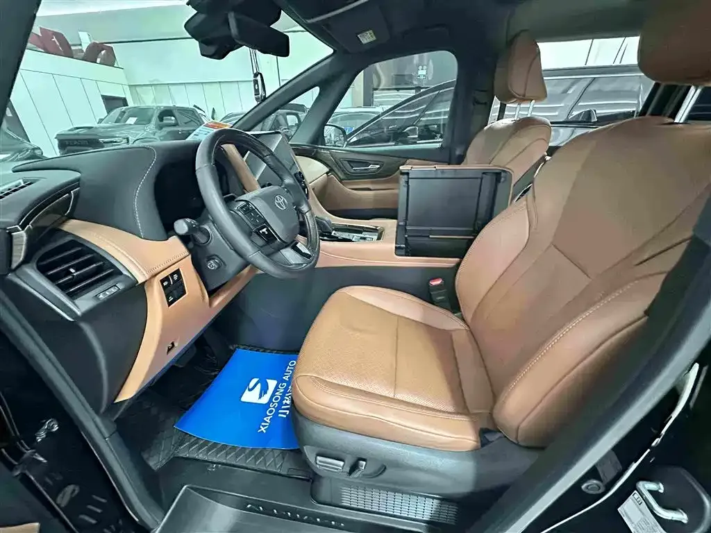 Toyota Alphard — фото 7