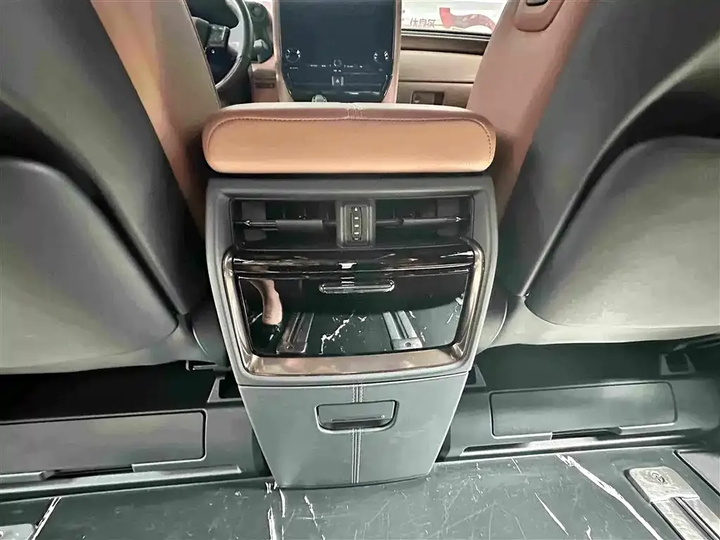 Toyota Alphard — фото 9
