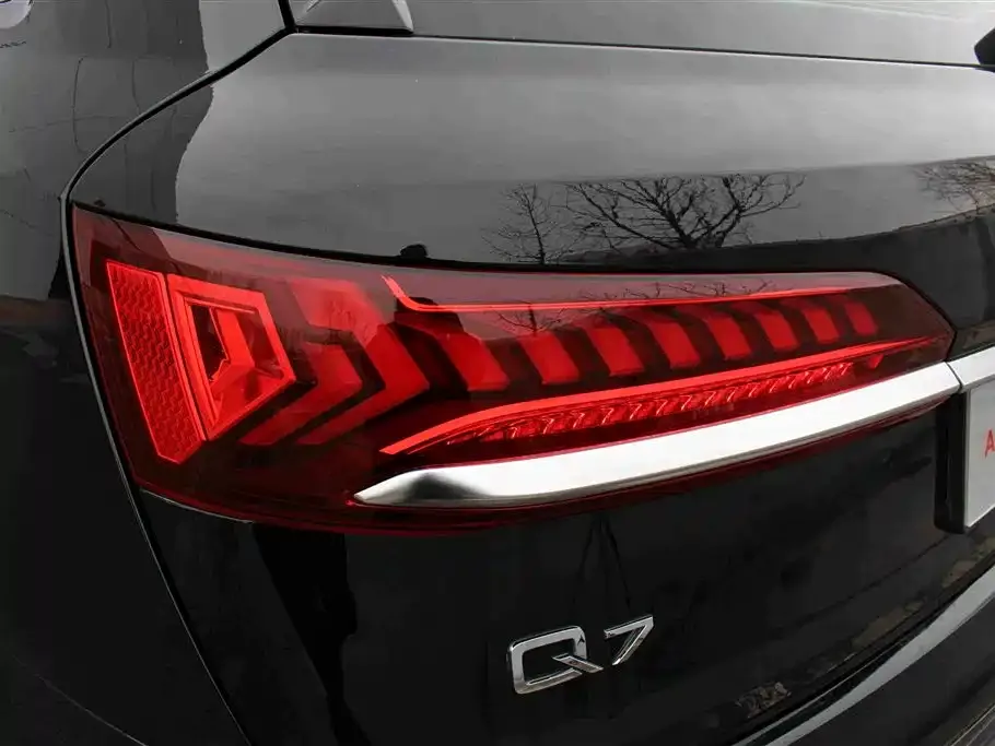 Audi Q7 — фото 7