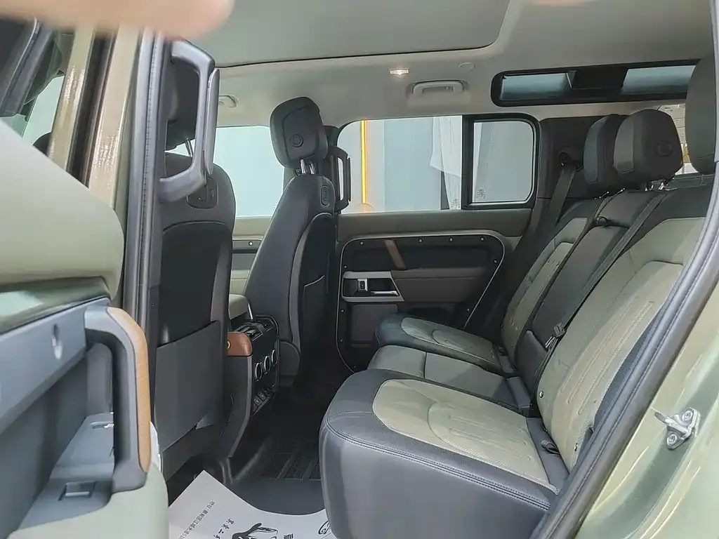Land Rover Defender — фото 10