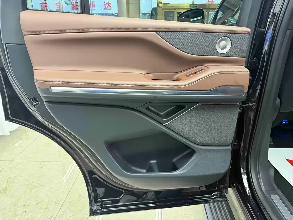 Lincoln Navigator — фото 10