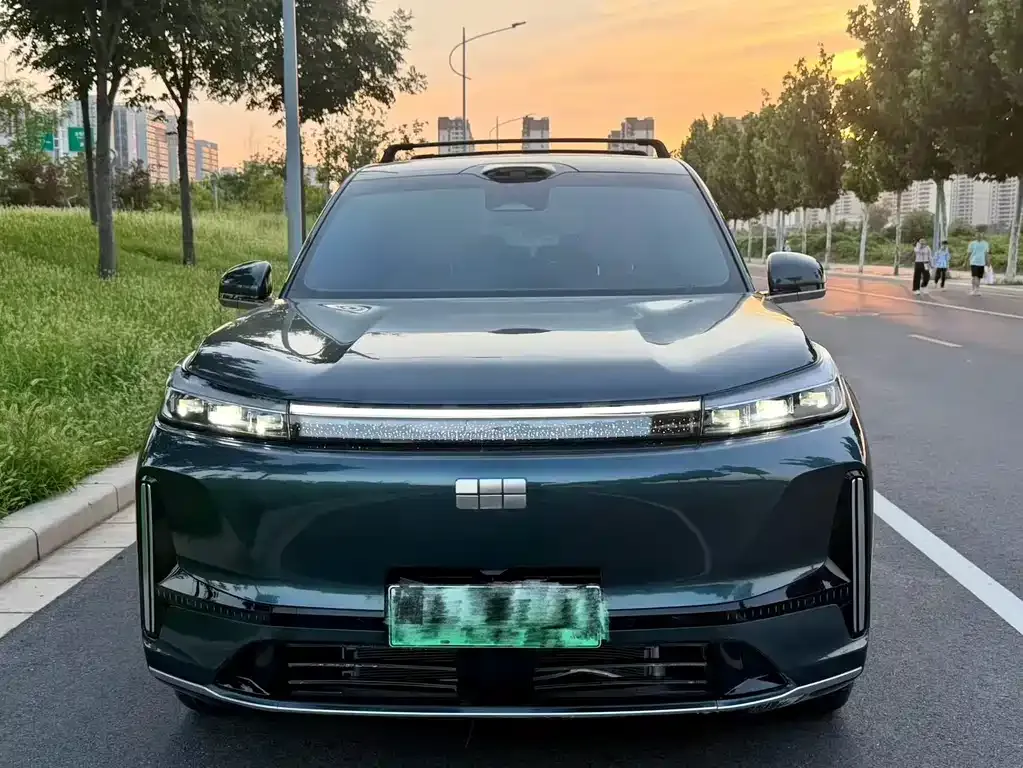 Geely Galaxy M9 — фото 1