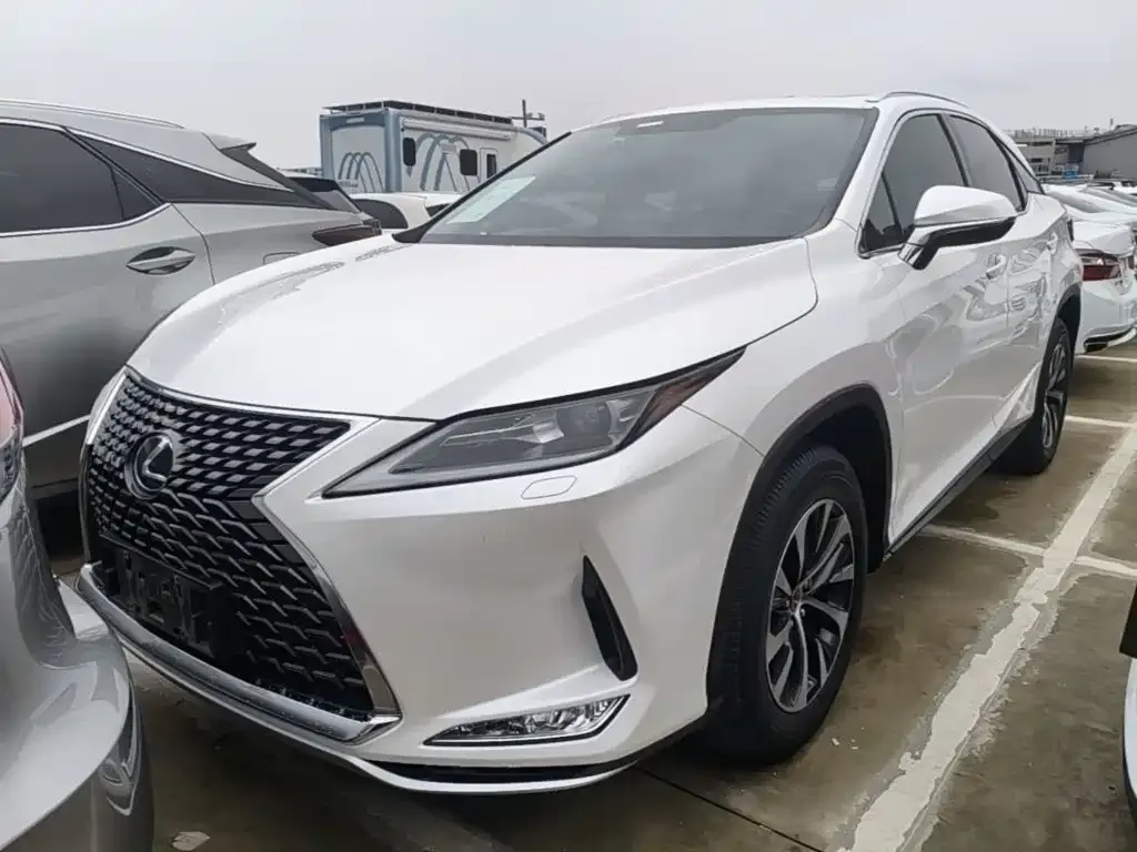 Lexus RX — фото 1