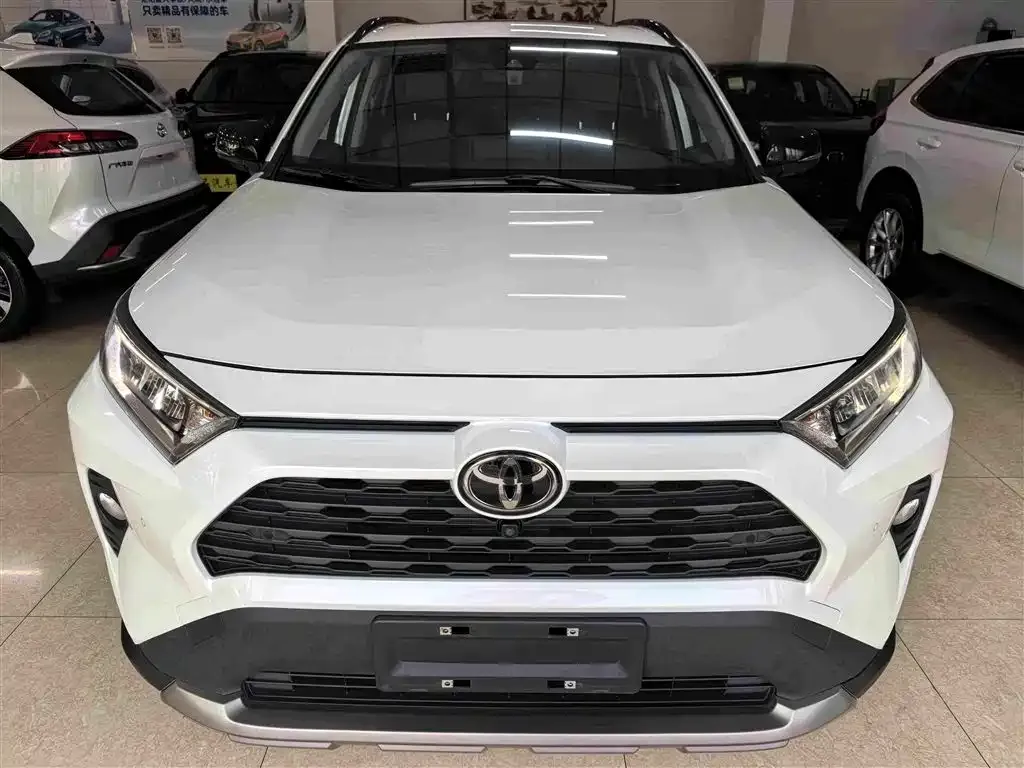 Toyota RAV4 — фото 7