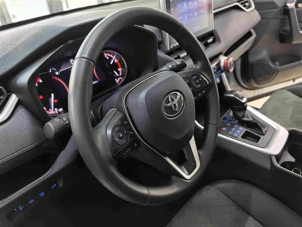 Toyota RAV4 — фото 10