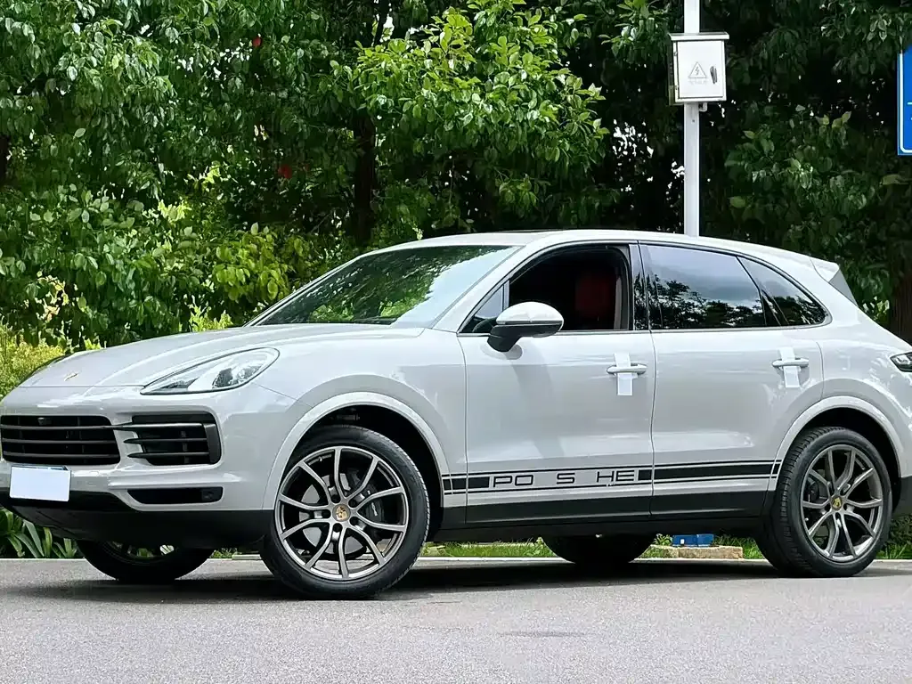 Porsche Cayenne — фото 1