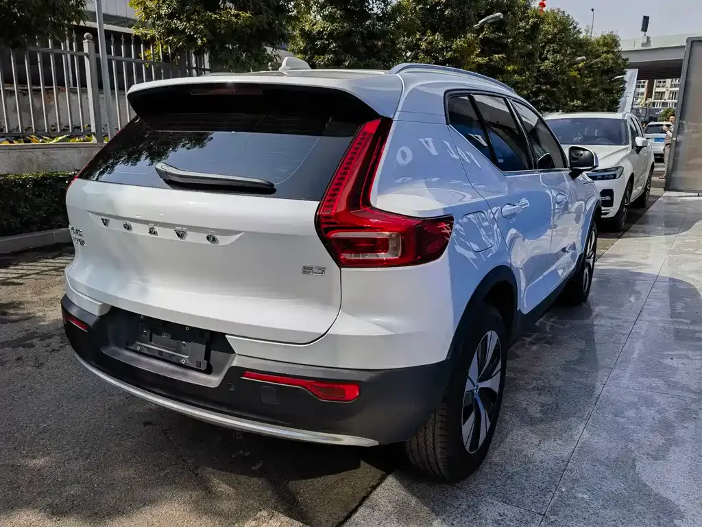 Volvo XC40 — фото 6