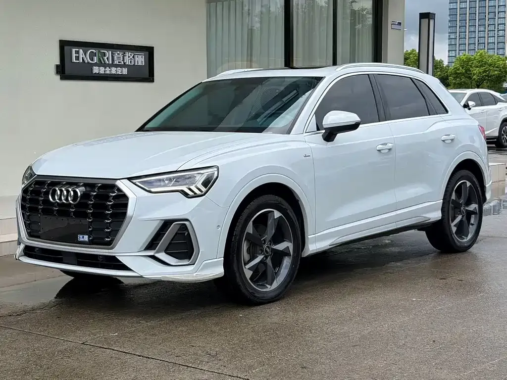 Audi Q3 — фото 1