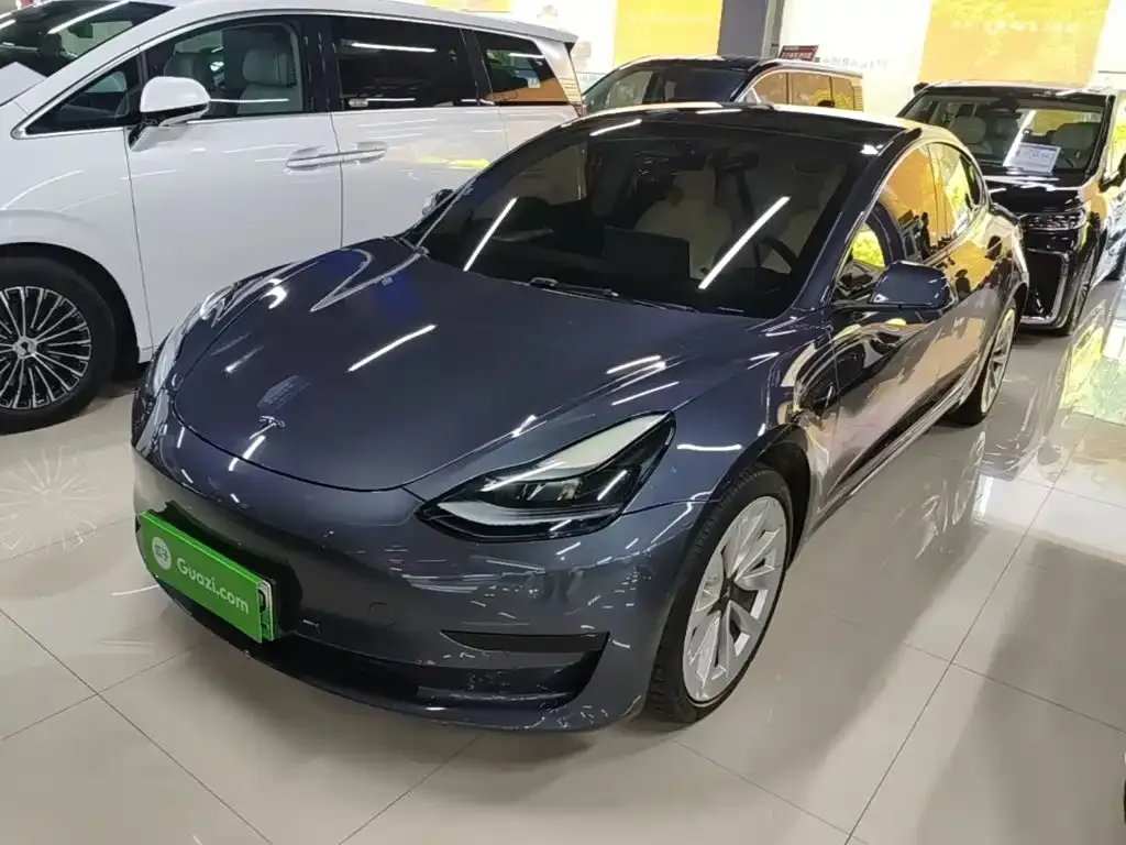 Tesla Model 3 — фото 1