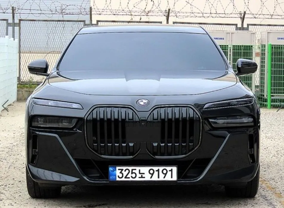 BMW 7-Series — фото 1