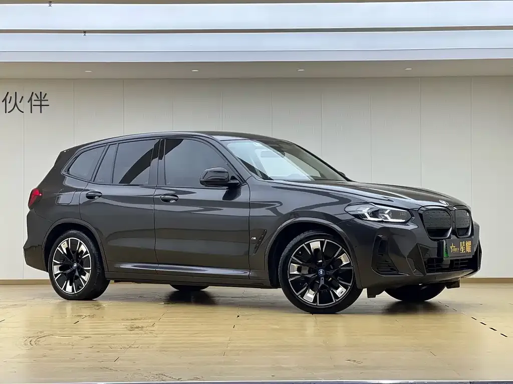 BMW iX3 — фото 1