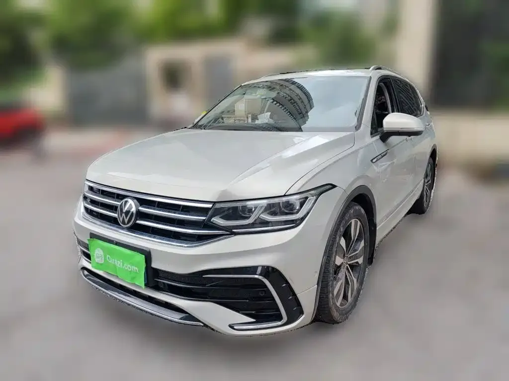 Volkswagen Tiguan L — фото 1