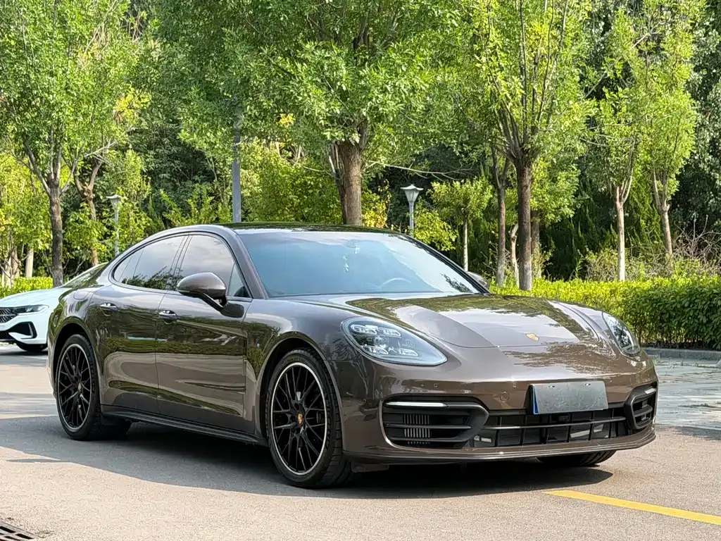 Porsche Panamera — фото 1