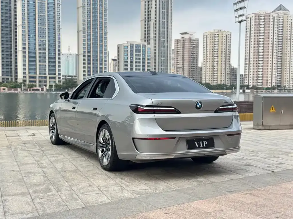 BMW i7 — фото 8
