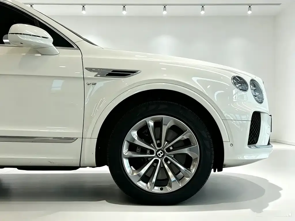 Bentley Bentayga — фото 2