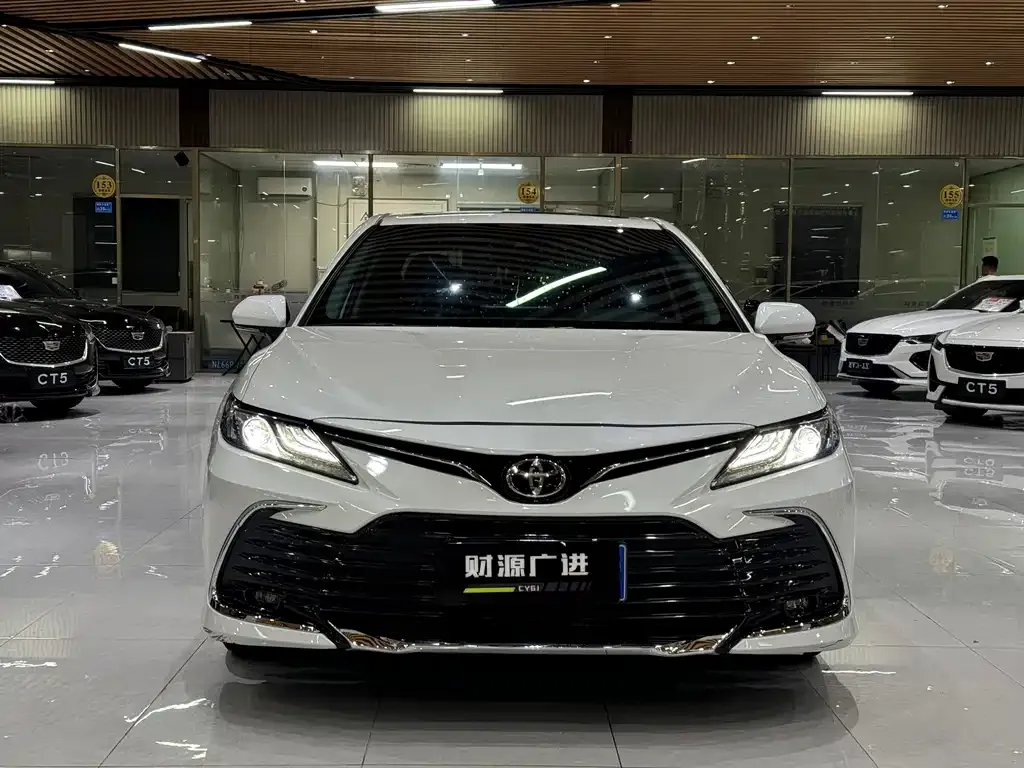 Toyota Camry — фото 6